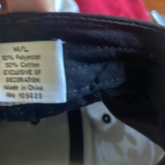 Epic Mickey  Mouse adult M/L had with built in elastic to ensure good fit - Picture 4 of 4